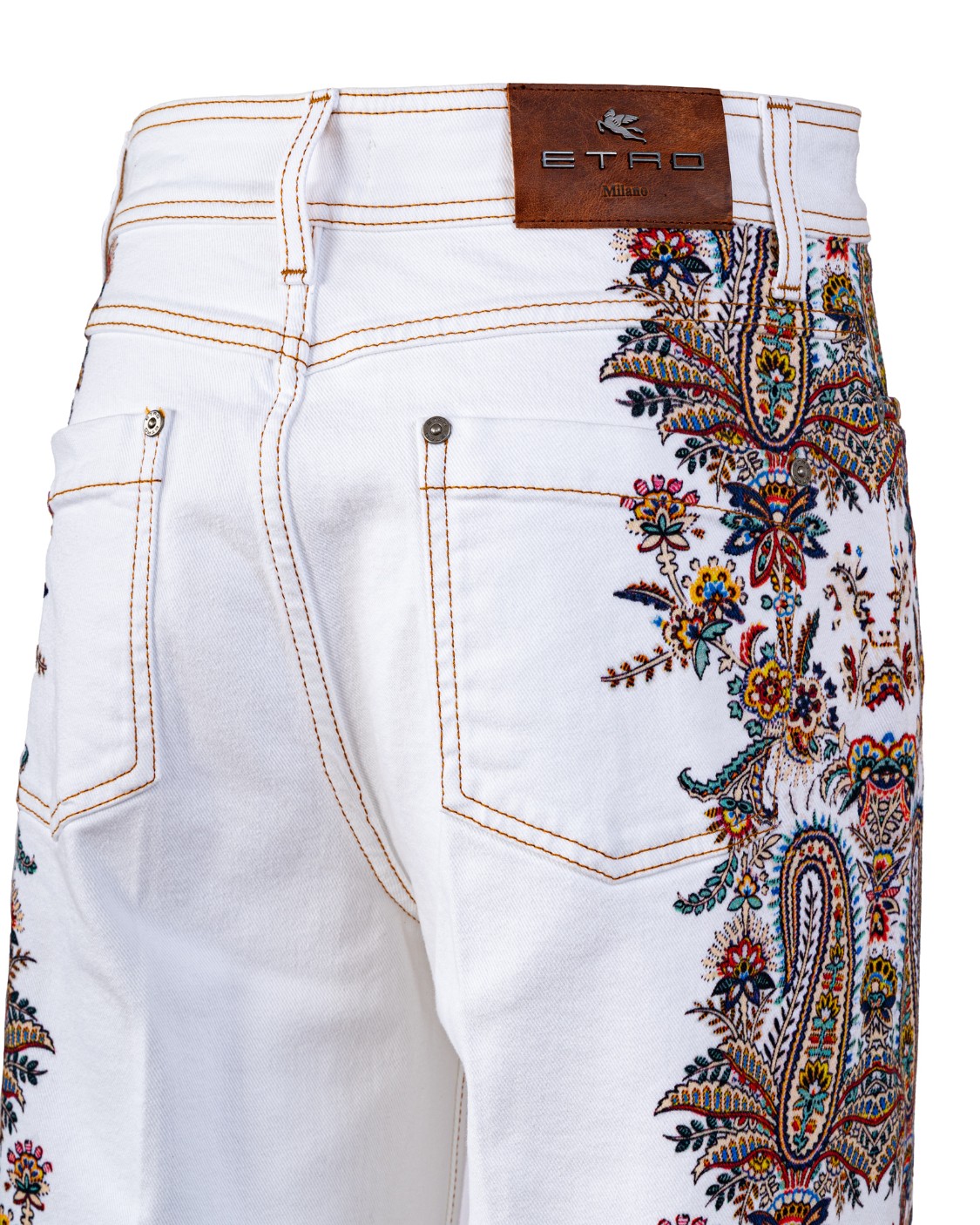 shop ETRO Saldi Jeans: Etro jeans in denim di cotone stretch palazzo.
Tasche frontali.
Tasche posteriori applicate.
Chiusura con bottone e cerniera.
Etichetta con logo Etro e Pegaso in metallo e applicata in vita sul retro.
Stampa piazzata con motivi Paisley e micro floreali.
Composizione: 98% Cotone 2% Elastan.
Fabbricato in Italia.. 19521 9599-0990 number 779474
